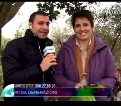 Fabio Bolzetta con la responsabile accoglienza gruppi durante il programma “Nel cuore dei giorni” si collega con Nicola Ferrante che si trova a Palidoro insieme alla famiglia Salvucci che gestisce una Fattoria da generazioni.